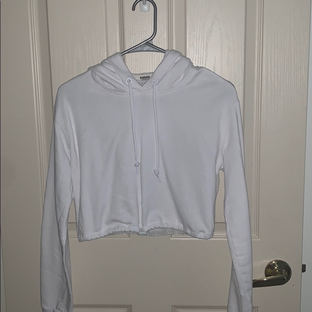 White long sleeved crop top